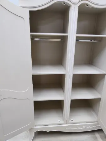 Распашной шкаф Авиньон с полками