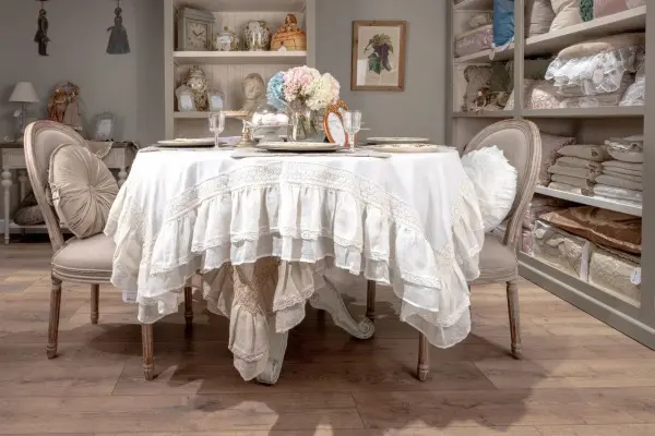 Скатерть с кружевной оборкой TIEPOLO