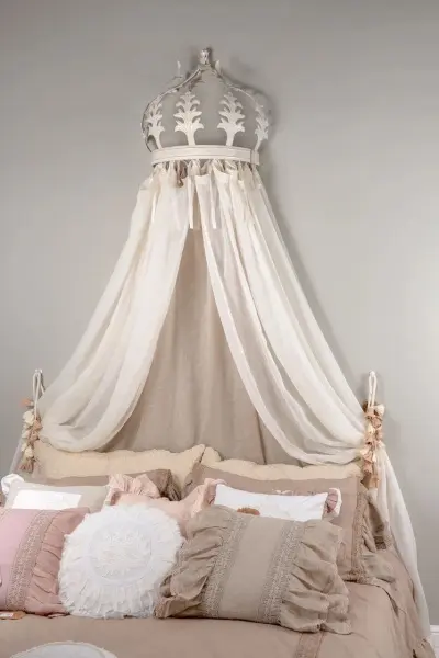 Подушка декоративная с вышивкой и оборкой PROVENZIALE белого цвета