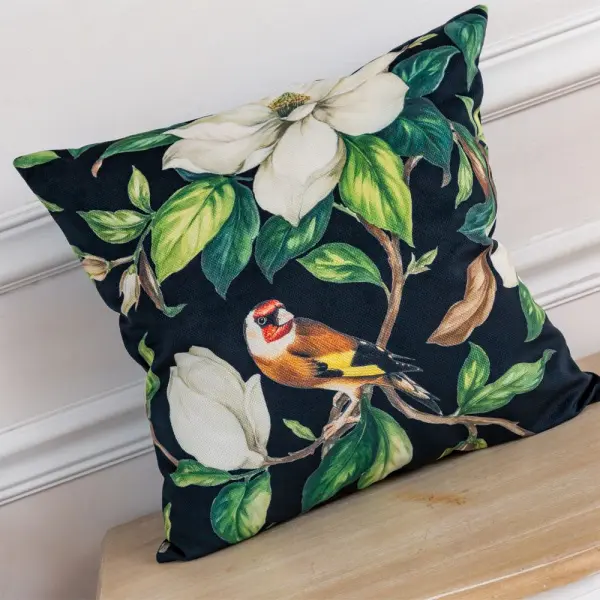 Декоративная подушка «Магнолия», версия 3 (блэк)