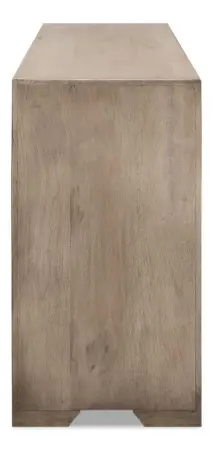 Трехдверный комод