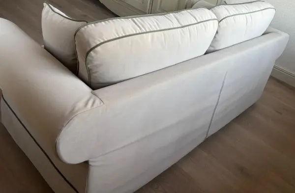 Диван раздвижной трехместный молочный с кантом Селестина