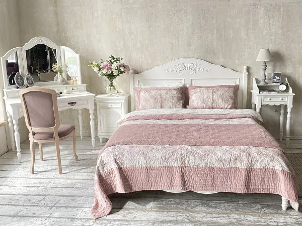 Спальня с белой мебелью в стиле Прованс