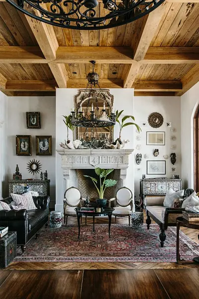 Гостиная в стиле итальянская классика с камином Гостиная в стиле итальянская классика с камином