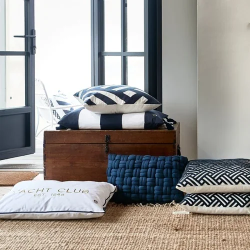 Декоративная наволочка с вышивкой Yacht Club