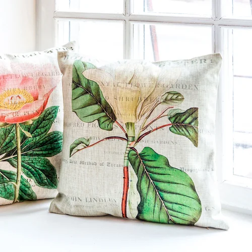 Декоративная подушка «Цветочный перфоманс», версия 17