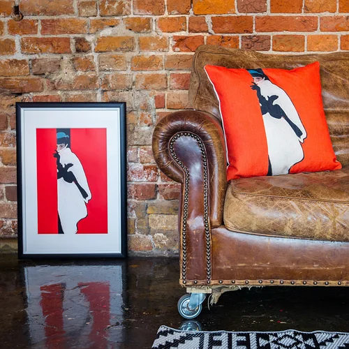 Интерьерная подушка «Интрига»