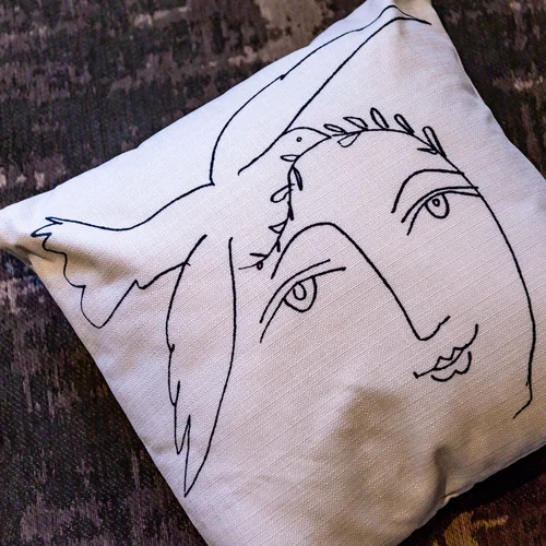 Арт-подушка «Лицо Мира VIII»