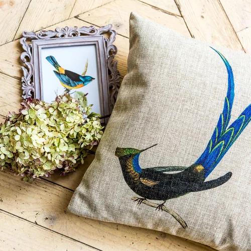 Интерьерная подушка «Экзотический полет», версия 1