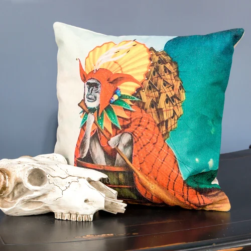 Интерьерная подушка «Сугрива»