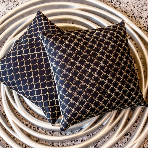 Интерьерная подушка «Чешуйки двойные» (ночь)