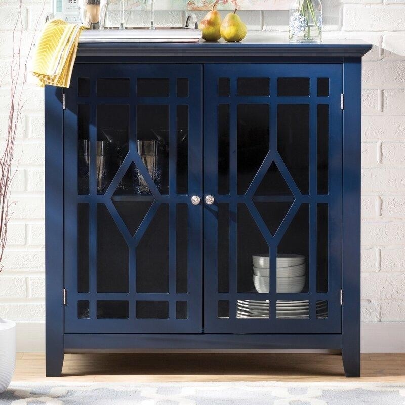 синий шкаф-комод со стеклянными дверцами для столовой.jpeg