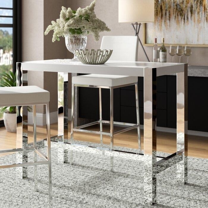 прямоугольный барный стол с хромированными квадратными ножками и белой столешницей.jpeg