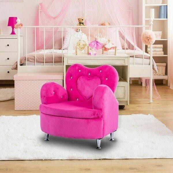 Детский розовый стул в форме сердца.jpeg