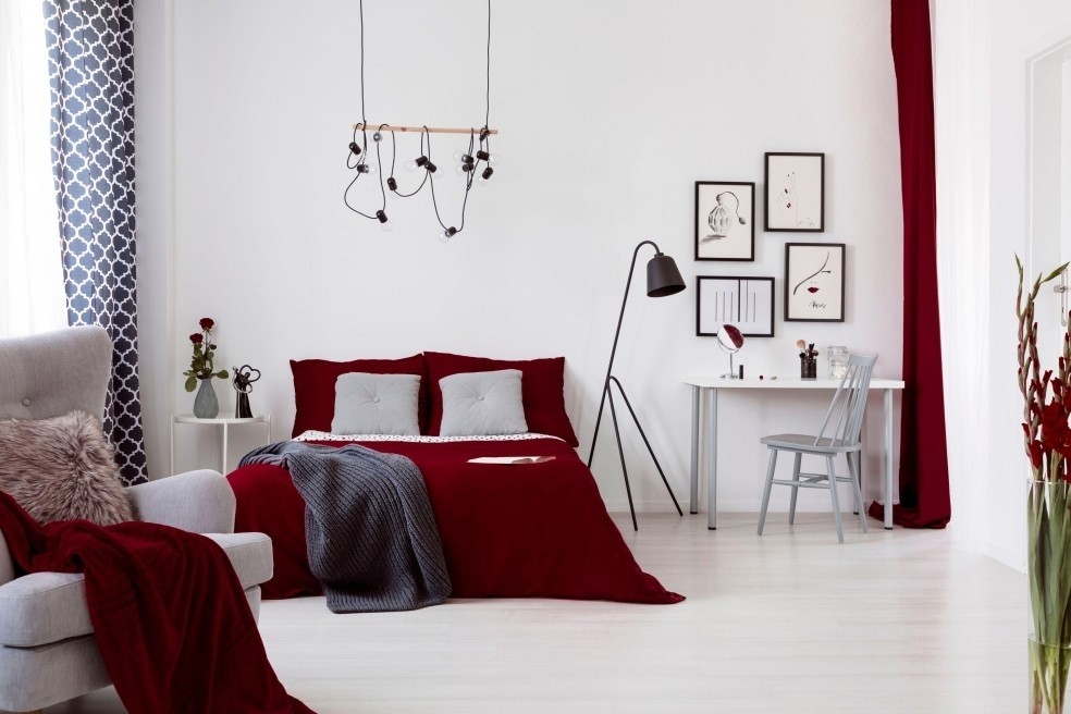 Красно-серый дизайн спальни.jpeg