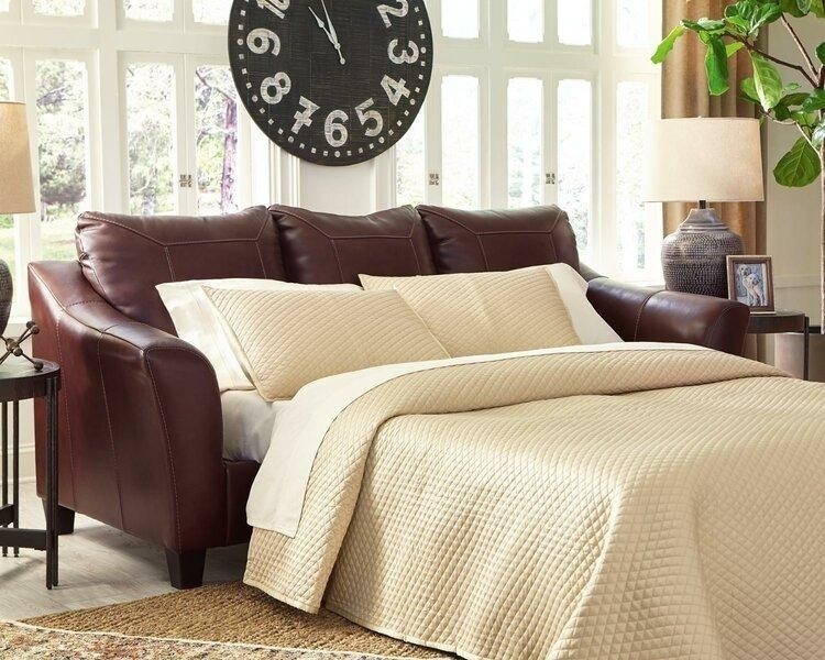 традиционный кожанный коричневый диван-кровать.jpeg