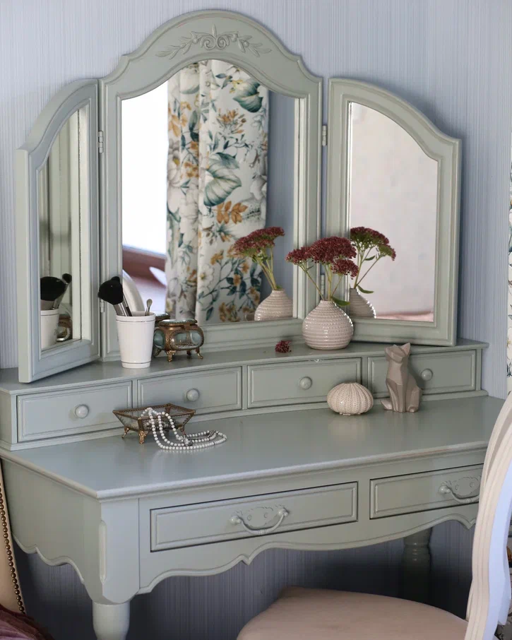 Красивый декор туалетного столика