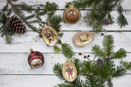 Шар Новогодние сценки (красный)