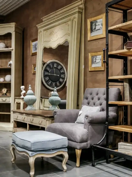 Кресло бархатное цвета кофе с молоком Кембридж