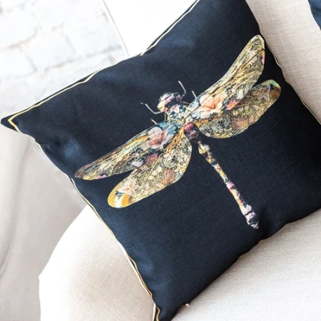Интерьерная подушка «Стрекоза-цветочная краса»