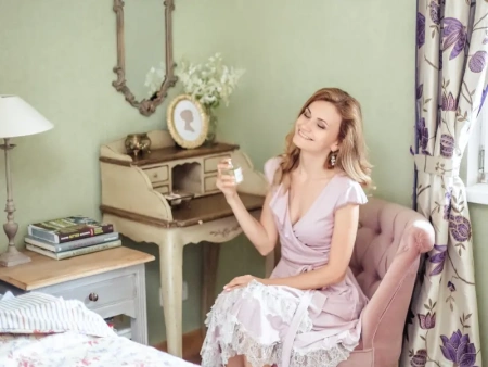 Кресло маленькое бежевое со стяжкой Amelie French Country Chair