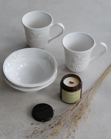 Подарочный набор 2 пиалы, 2 кружки Луговые травы и арома свеча SAINT SANTAL, 110 г.