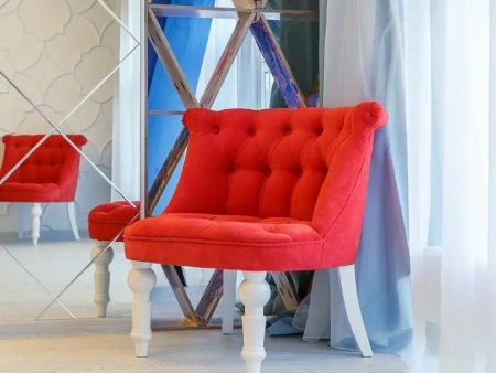 Кресло мягкое с фигурными ножками велюр бежевое Sophie Tufted Slipper Chair