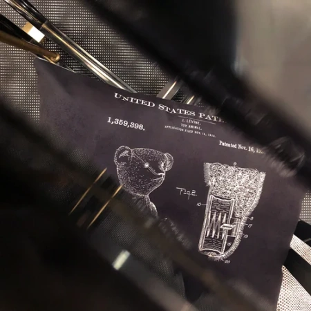 Арт-подушка «Патент на игрушечного медвежонка»