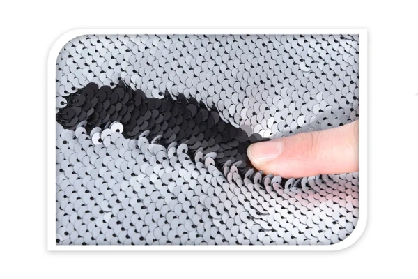 Подушка с пайетками серебристо-серая 45х45см