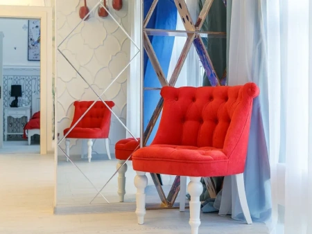 Кресло мягкое с фигурными ножками микровелюр серое Sophie Tufted Slipper Chair