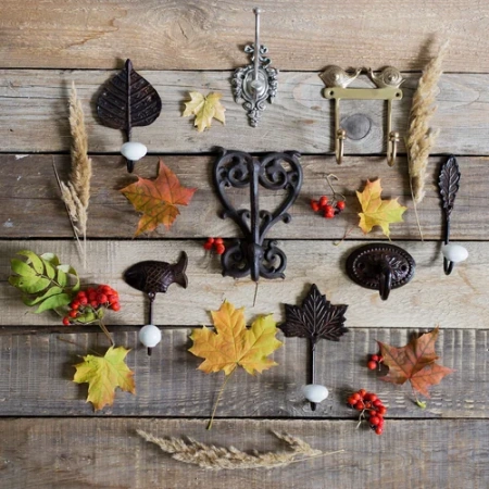 Крючок коричневый