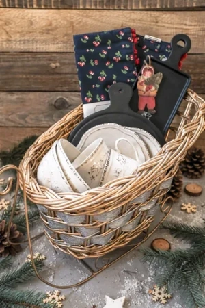 Фигурка Малыш  с елочкой