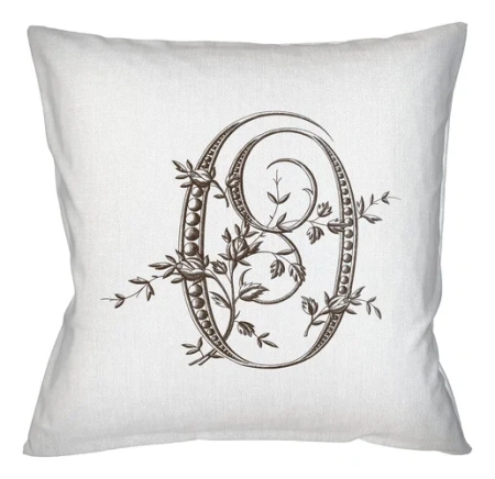Арт-подушка «Монограмма буквы O»