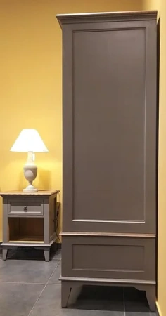 боковая часть серого шкафа Директория