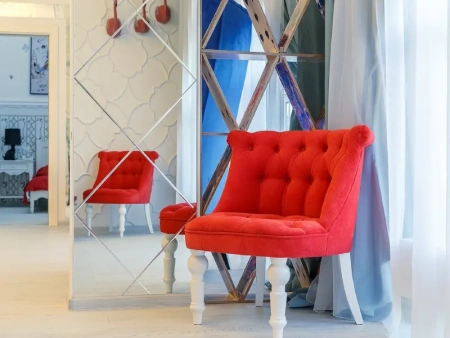 Кресло мягкое с фигурными ножками сиреневое Sophie Tufted Slipper Chair
