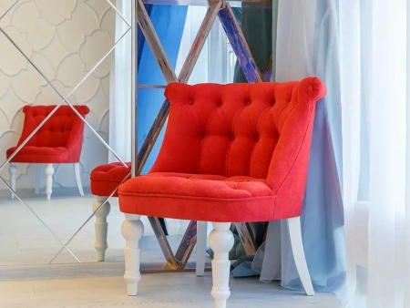 Кресло мягкое с фигурными ножками синее Sophie Tufted